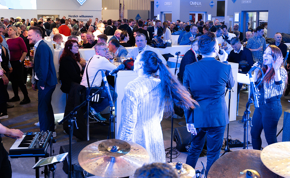 Kunden- und Presseabend auf dem VEKA Messestand mit Livemusik